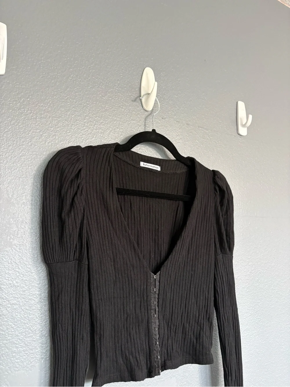 Reformation Black Ribbed Puff Sleeve Hook & Eye Top Size Small